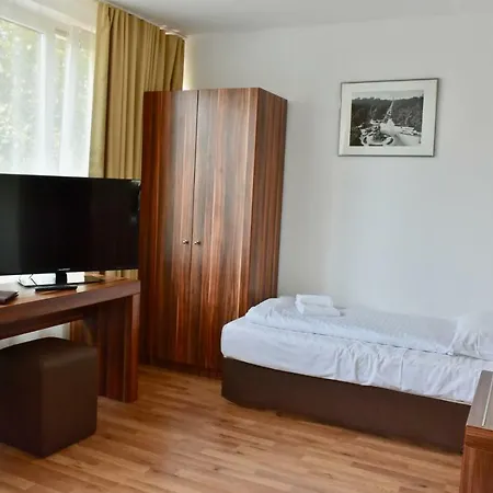 Christie מלון דירות 3*