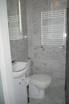 Christie Apartahotel 3*